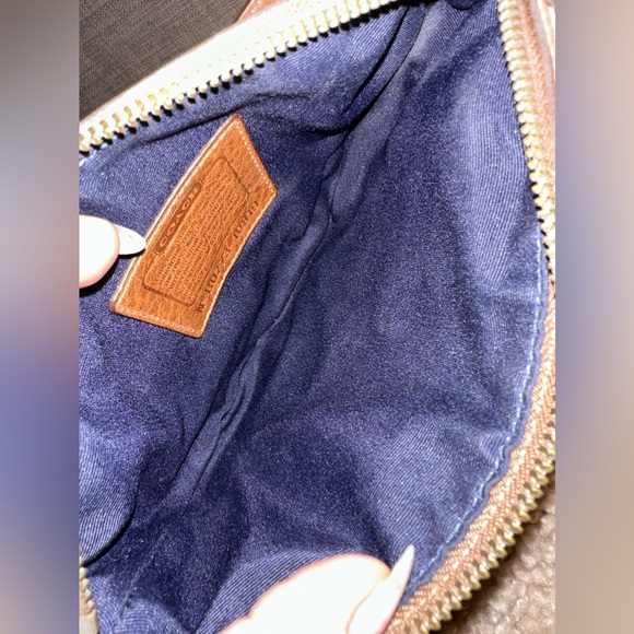 Vintage 💜 Coach Crossbody with Patchwork. - Picture 7 of 8